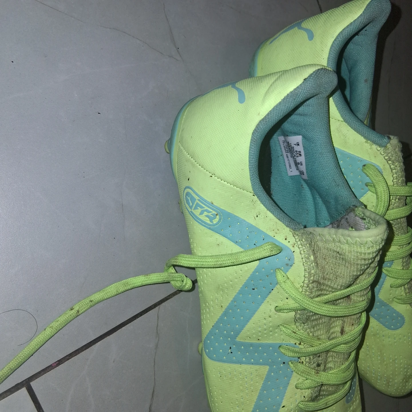 Puma Soccer Cleats Neon Green Size 8 - photo 2