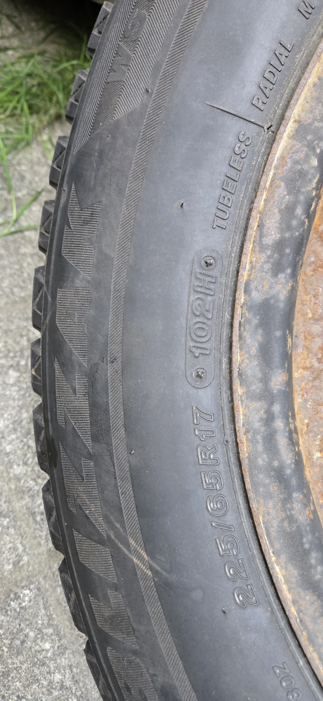 Bridgestone Blizzak 225/65R17 Winter Tires