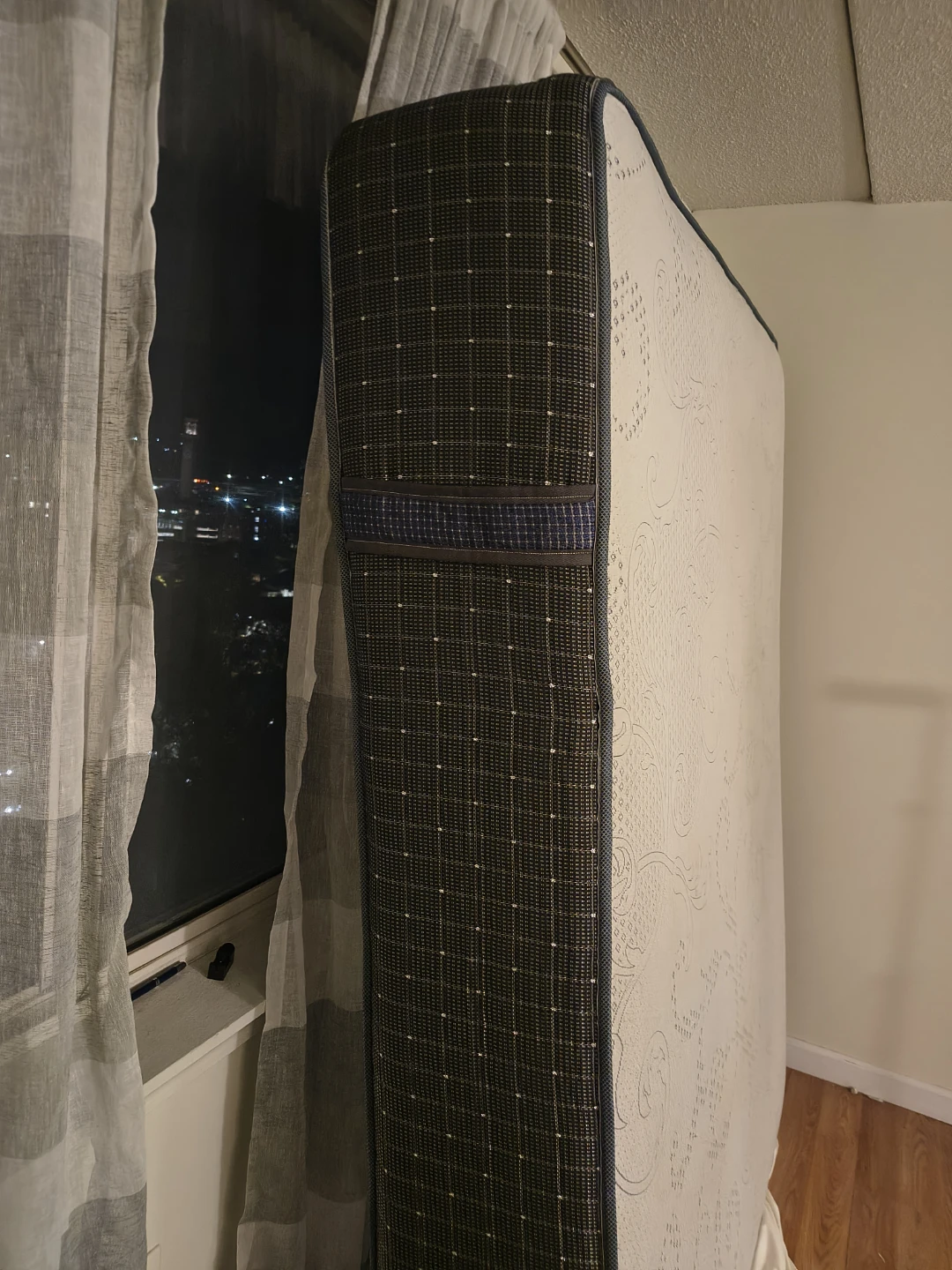 Queen Serta Mattress - photo 3