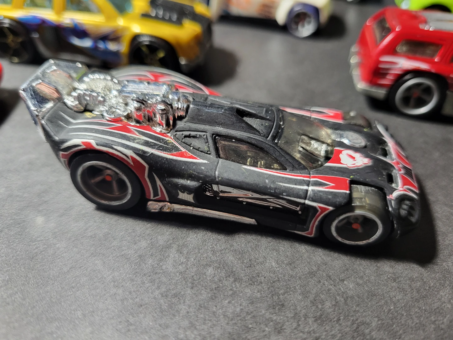 Hot Wheels AcceleRacers Metal Maniacs  Spine Buster