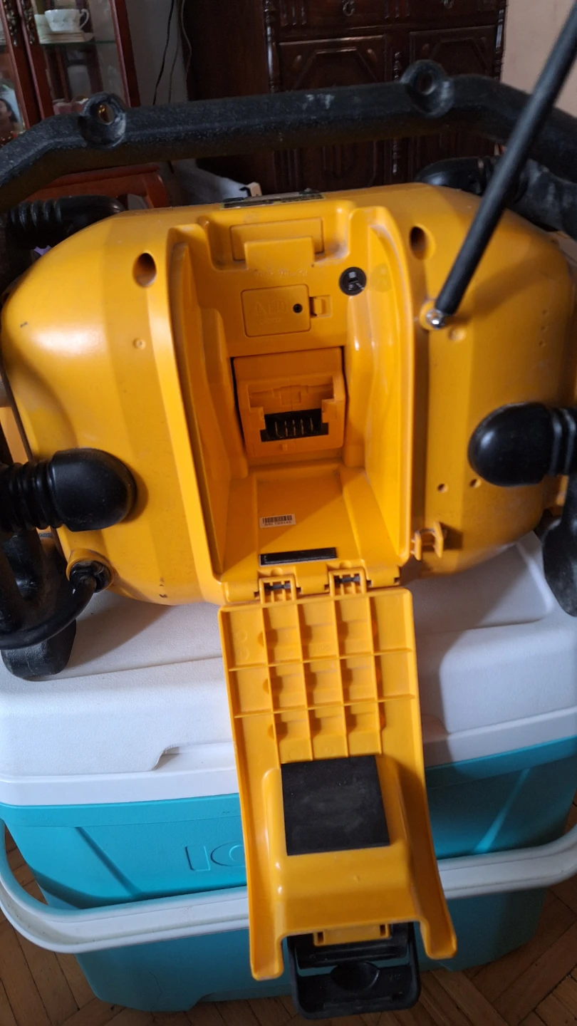 DEWALT Jobsite Radio best offer asap - photo 4