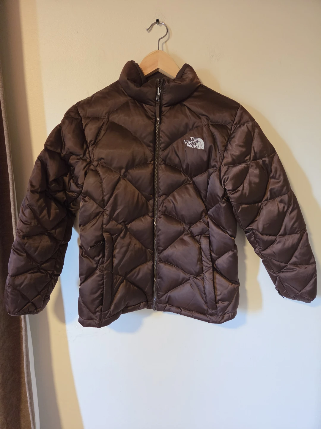 Girls North face 550 puffer jacket.
