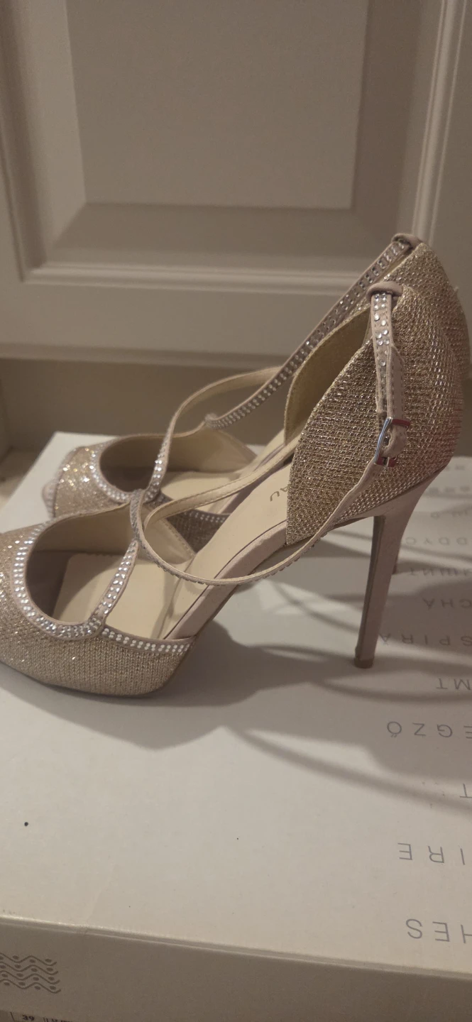 Le Château Gold Glitter Heels - photo 2