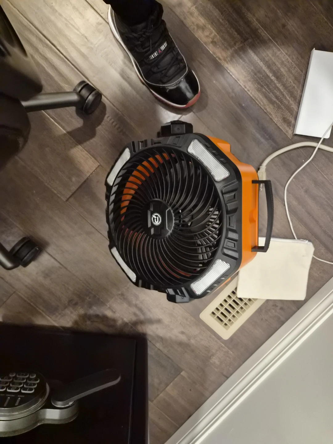 CRAFTSMAN V20 Cordless Fan with LED Lights
