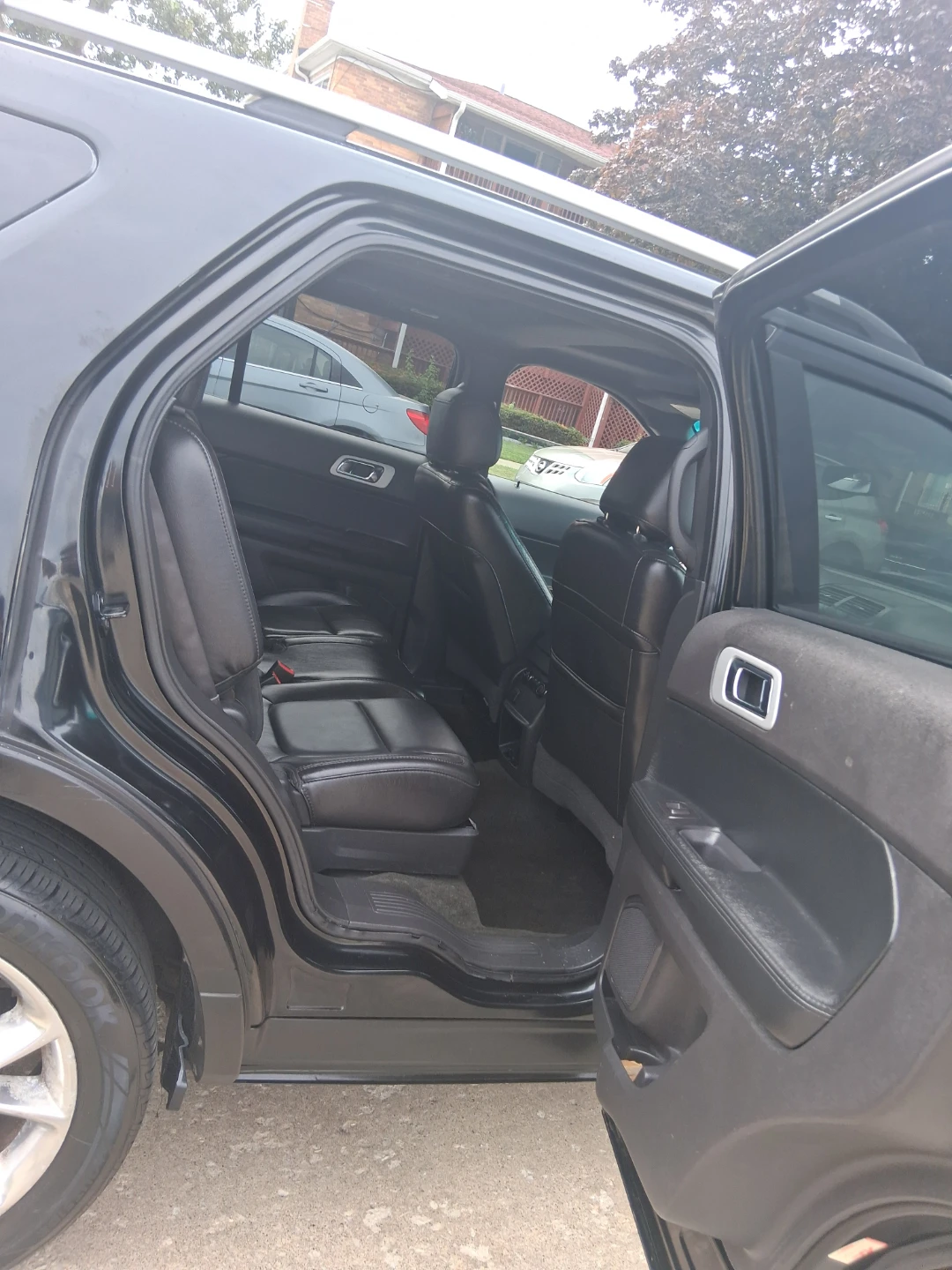 Ford Explorer XLT - photo 3