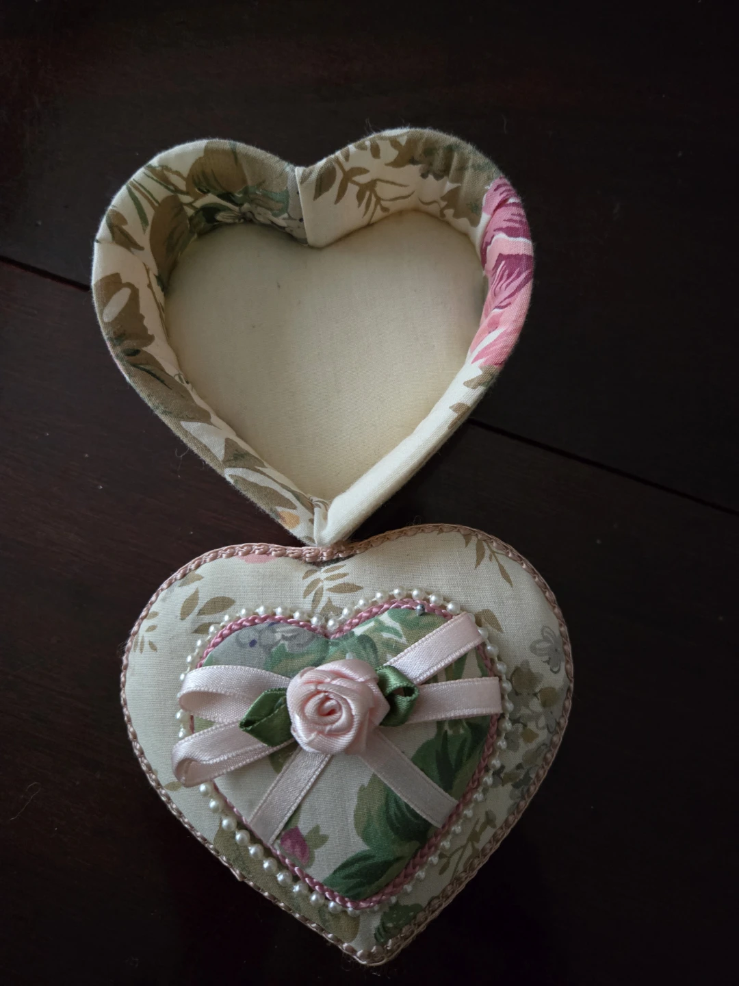 Vintage 1980s Padded Fabric Heart Jewelry Box – Felt Bottom - photo 4
