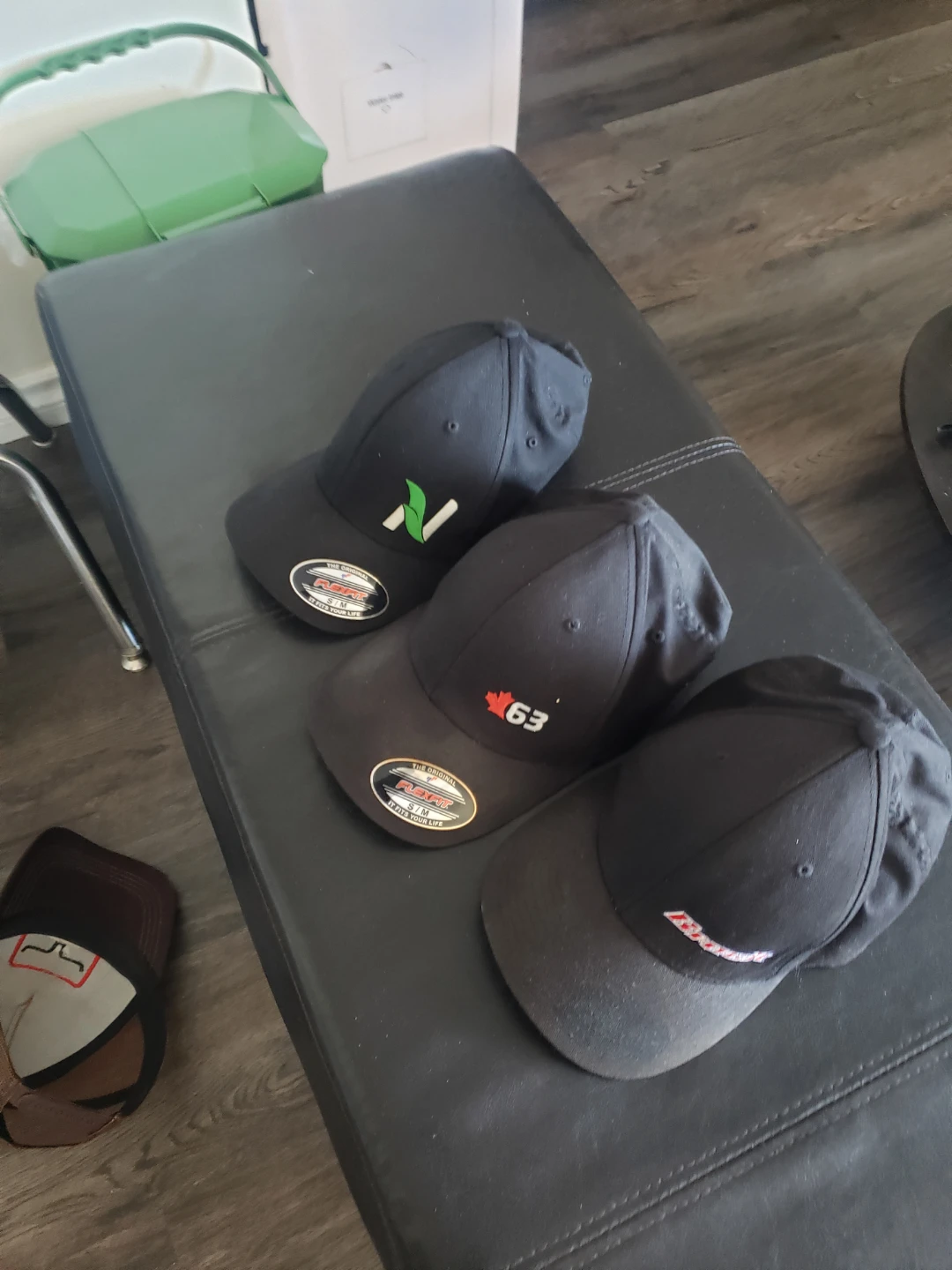 Set of 3 Flexfit Caps - photo 3