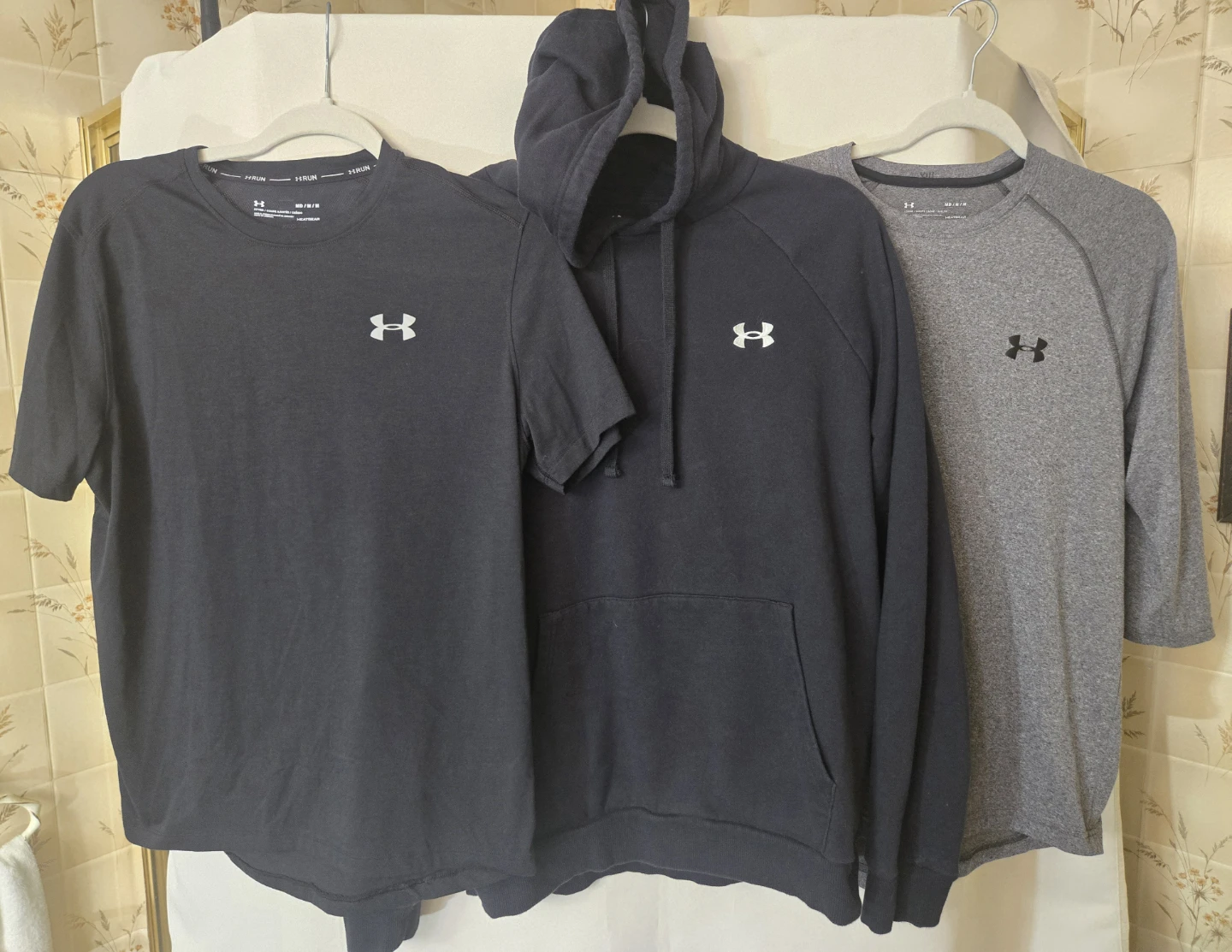 Under Armour Men's Medium.  Hoodie, 3/4 sleeve and T-shirt.  EUC