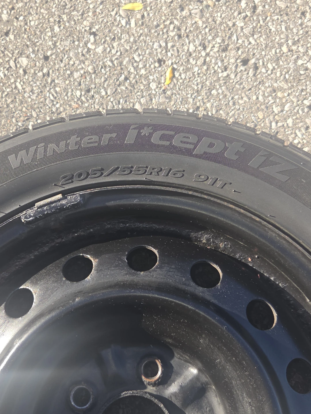 Hankook Winter i*cept iZ Tire 205/55R16