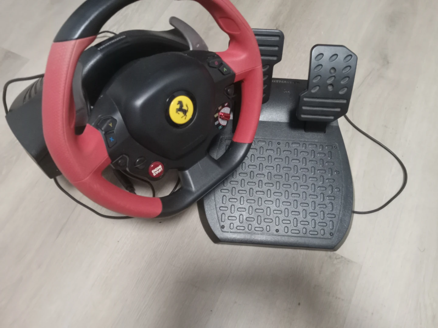 Xbox Thrustmaster Ferrari Racing Wheel and Pedals TRADE