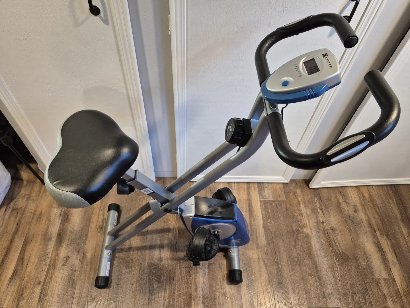 Folding Exercise Bike (Xterra FB150) - photo 2