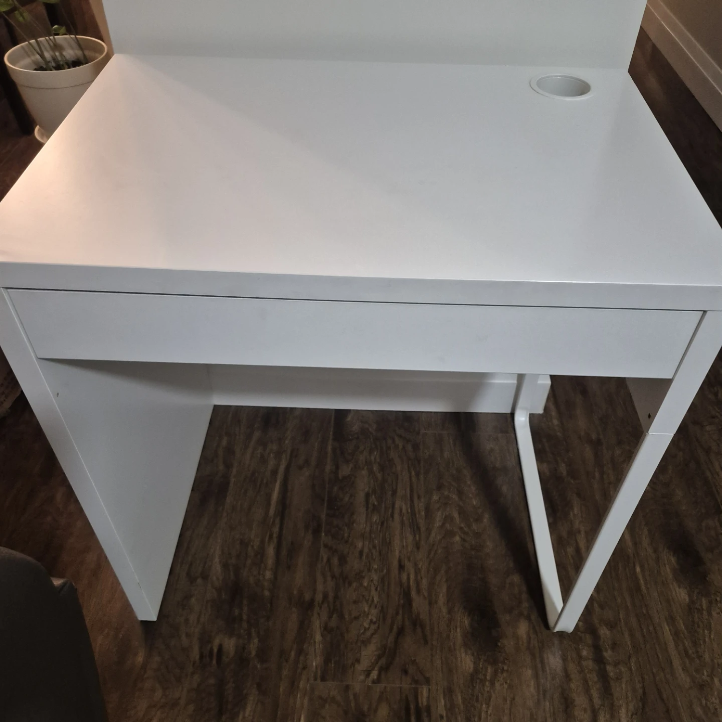 IKea MICKE Desk pick up browns line & Woodbury rd