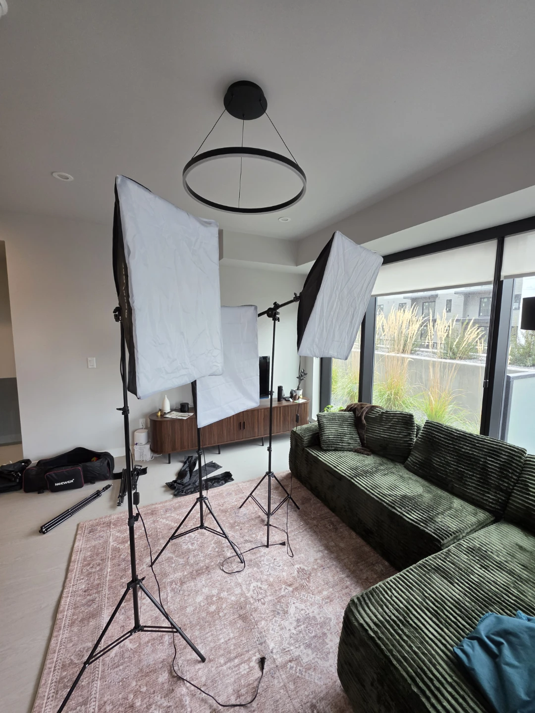 MOUNT DOG 3 Softbox Studio Lights + Stands & Boom Arm