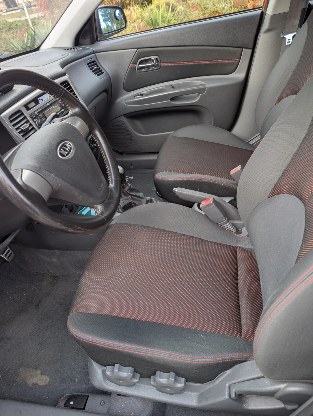 Orange Kia Rio5 hatchback - photo 5