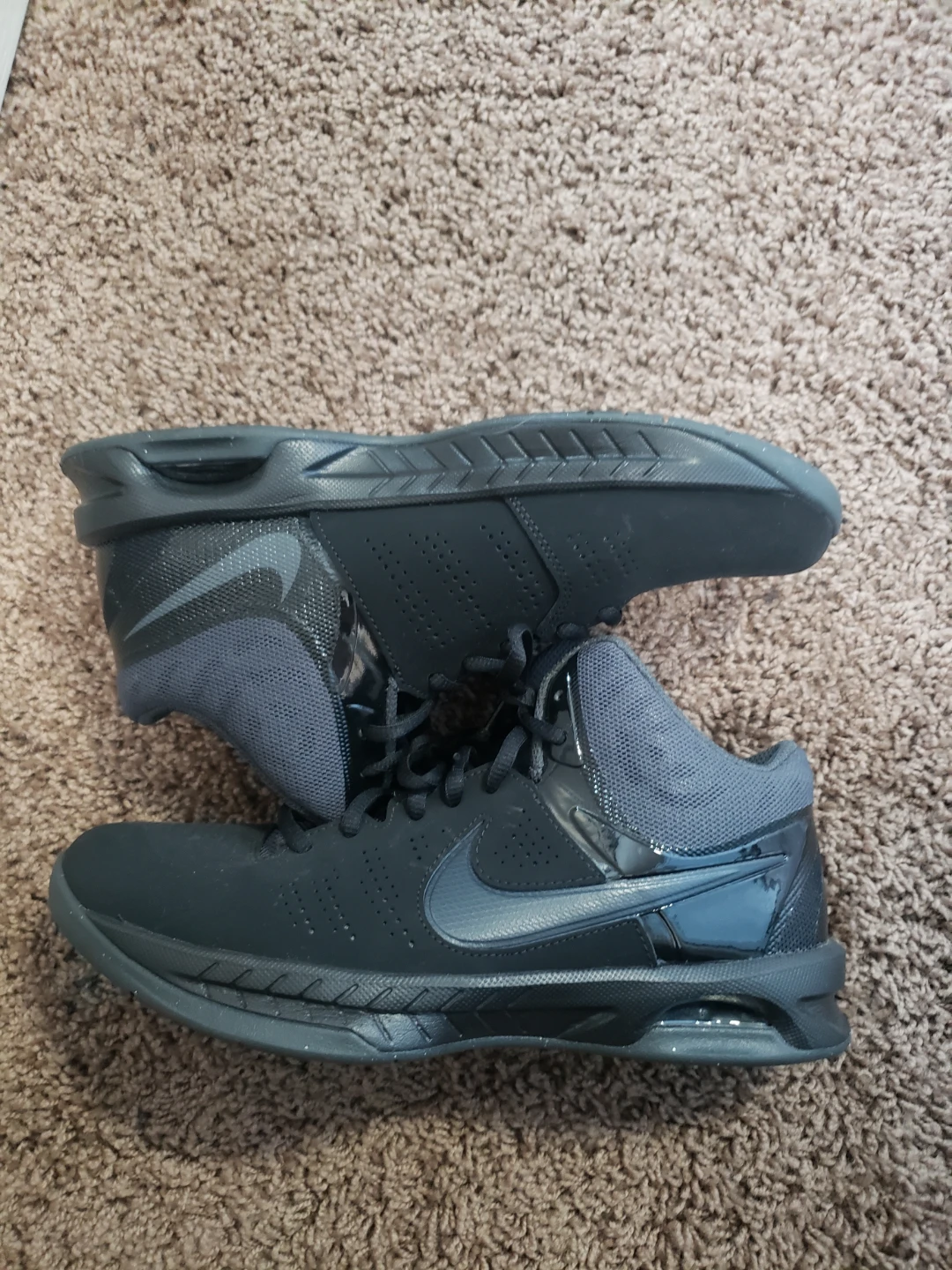 Selection of Nike shoes and slides - photo 4