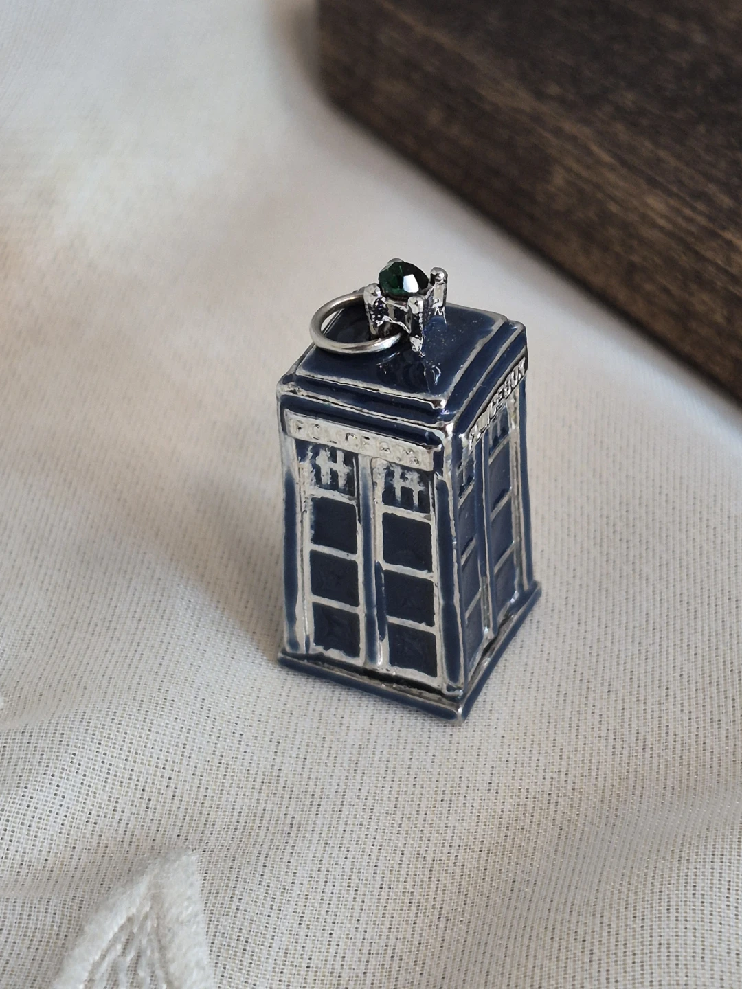 Doctor Who 3D Tardis Police Box Pendant with Green Crystal Gem - photo 5