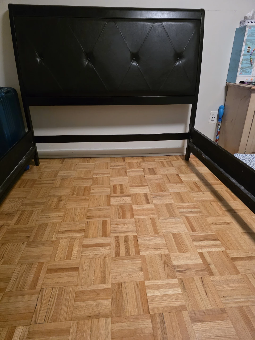 Queen size wooden  bed frame - photo 2