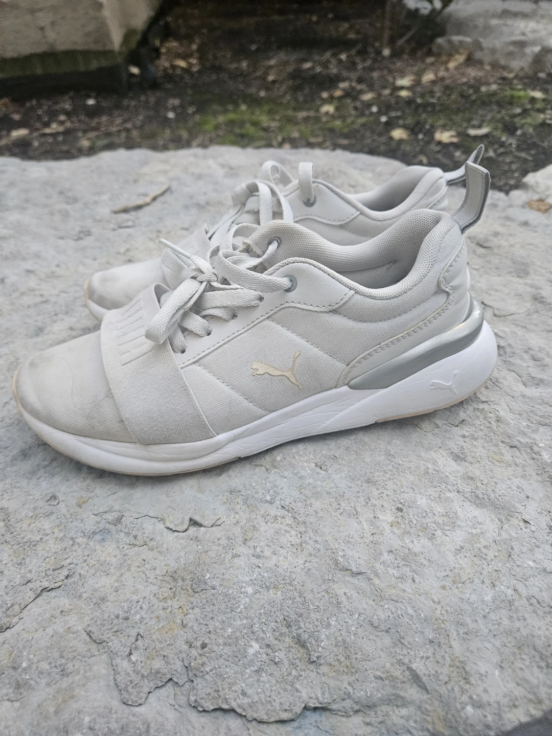 Women's size 6 Puma running shoes