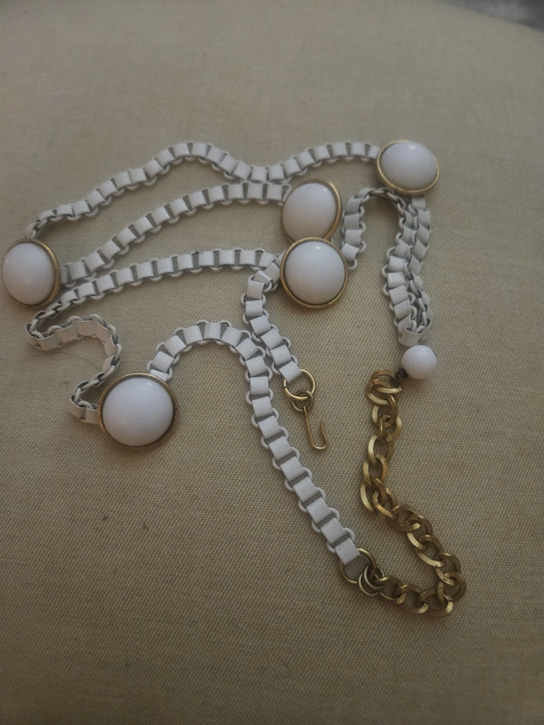 Vintage 70s- White and Gold Tone Chain Belt
