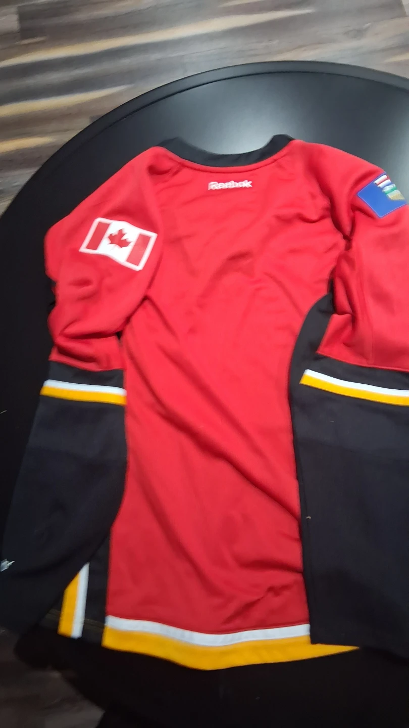 Reebok Calgary Flames NHL Women's Jersey size L - photo 4