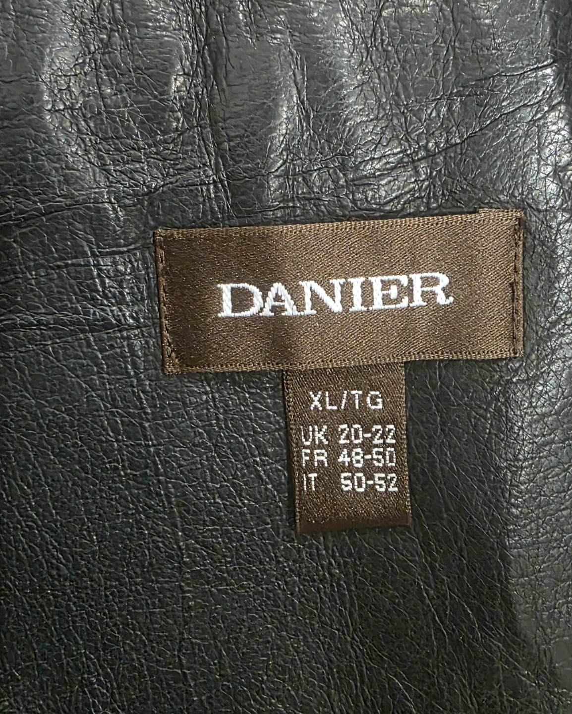 Ladies XL Danier Black Leather Jacket - photo 5