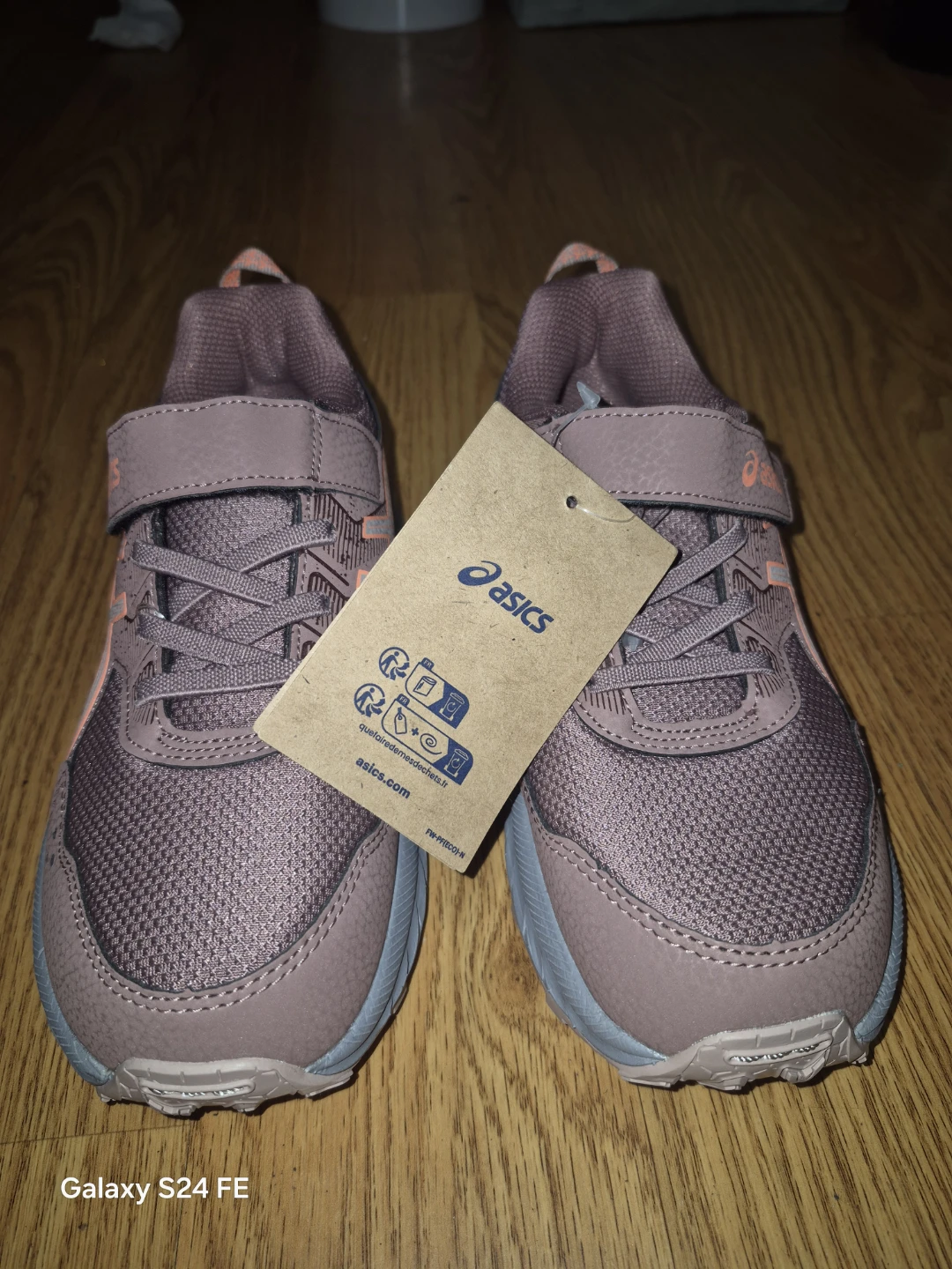 New ASICS Kids Sneakers Size 2.5 US