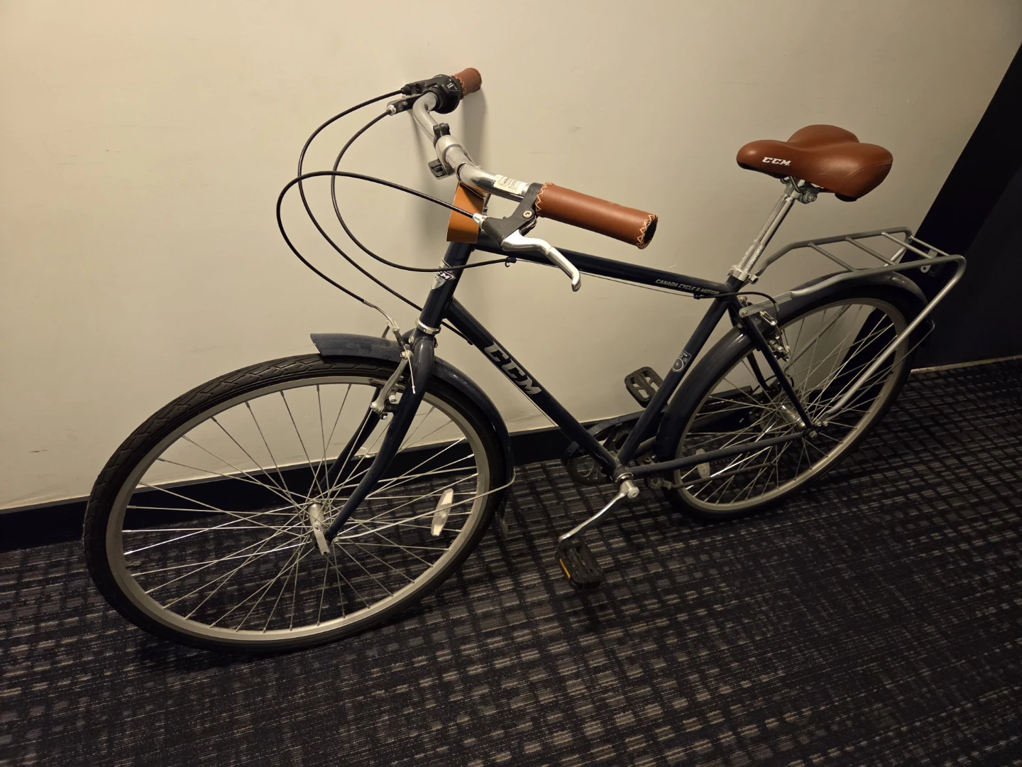 CCM Hybrid Bicycle - photo 4