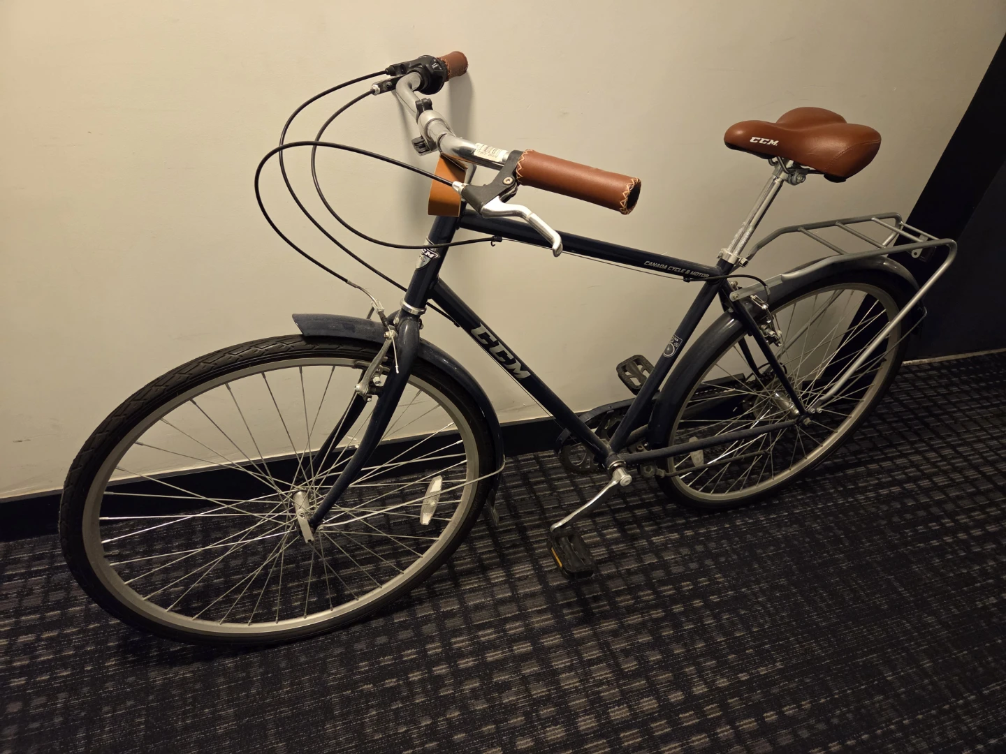 CCM Hybrid Bicycle - photo 5