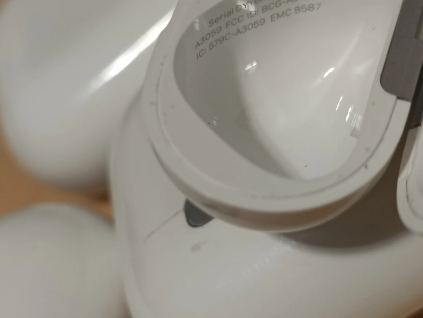 Apple AirPods 4th Gen CHARGING CASE (ANC) - photo 2