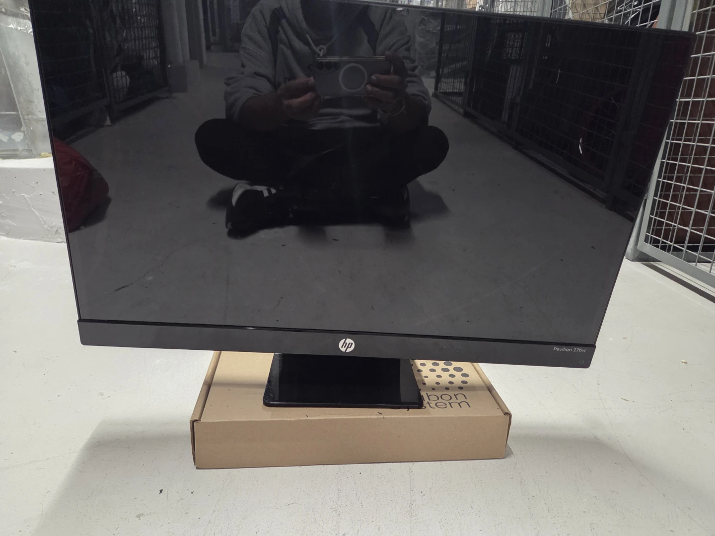 HP Pavilion 27bw 27-inch monitor - photo 3