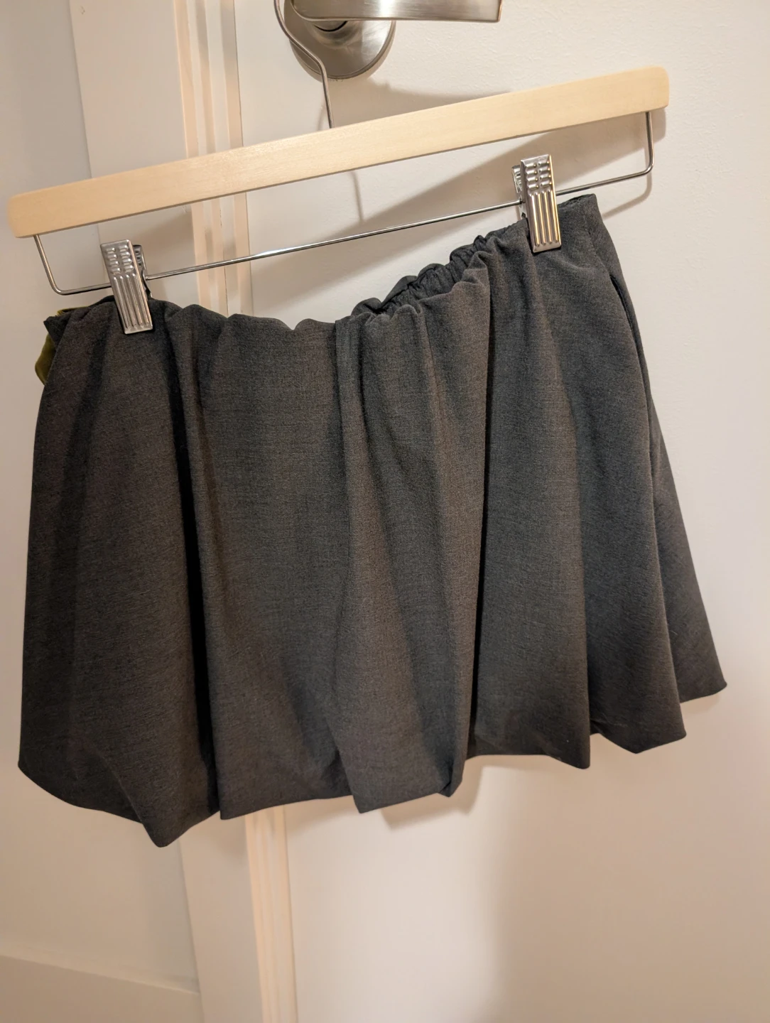 Zara Grey Skirt with Green Velvet Bow - photo 3