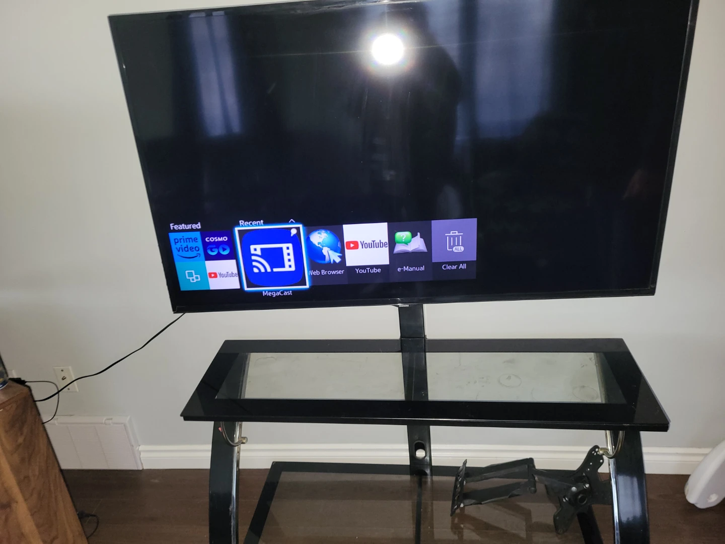 Samsung Smart TV 57 inch  with Glass Stand - photo 2