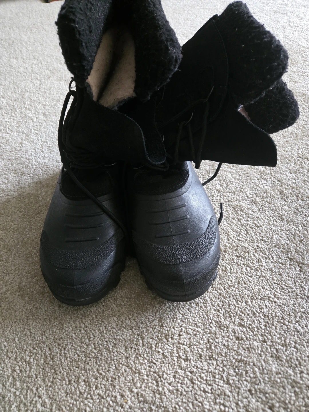 Household items , foot wear. - photo 2