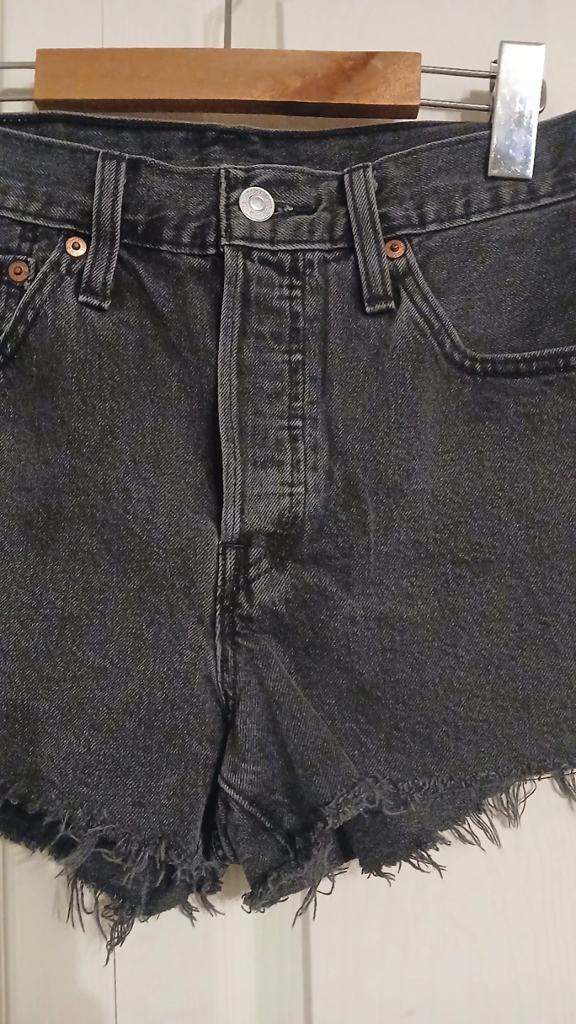 Levi's black denim shorts - photo 5