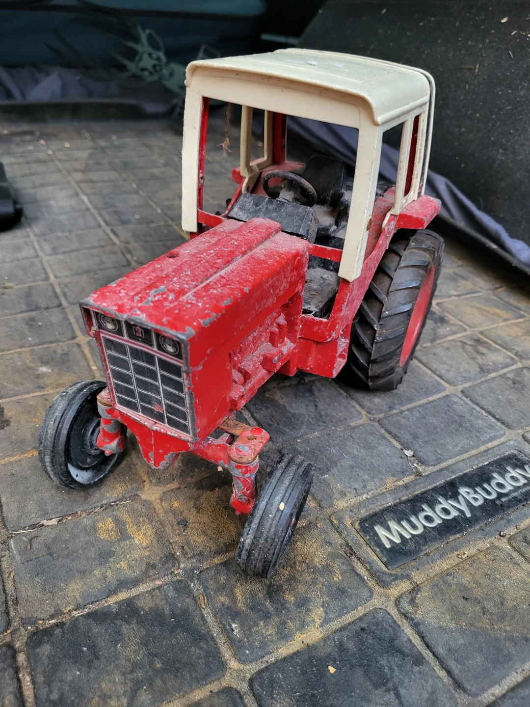 Vintage International Harvester Toy Tractor - photo 2