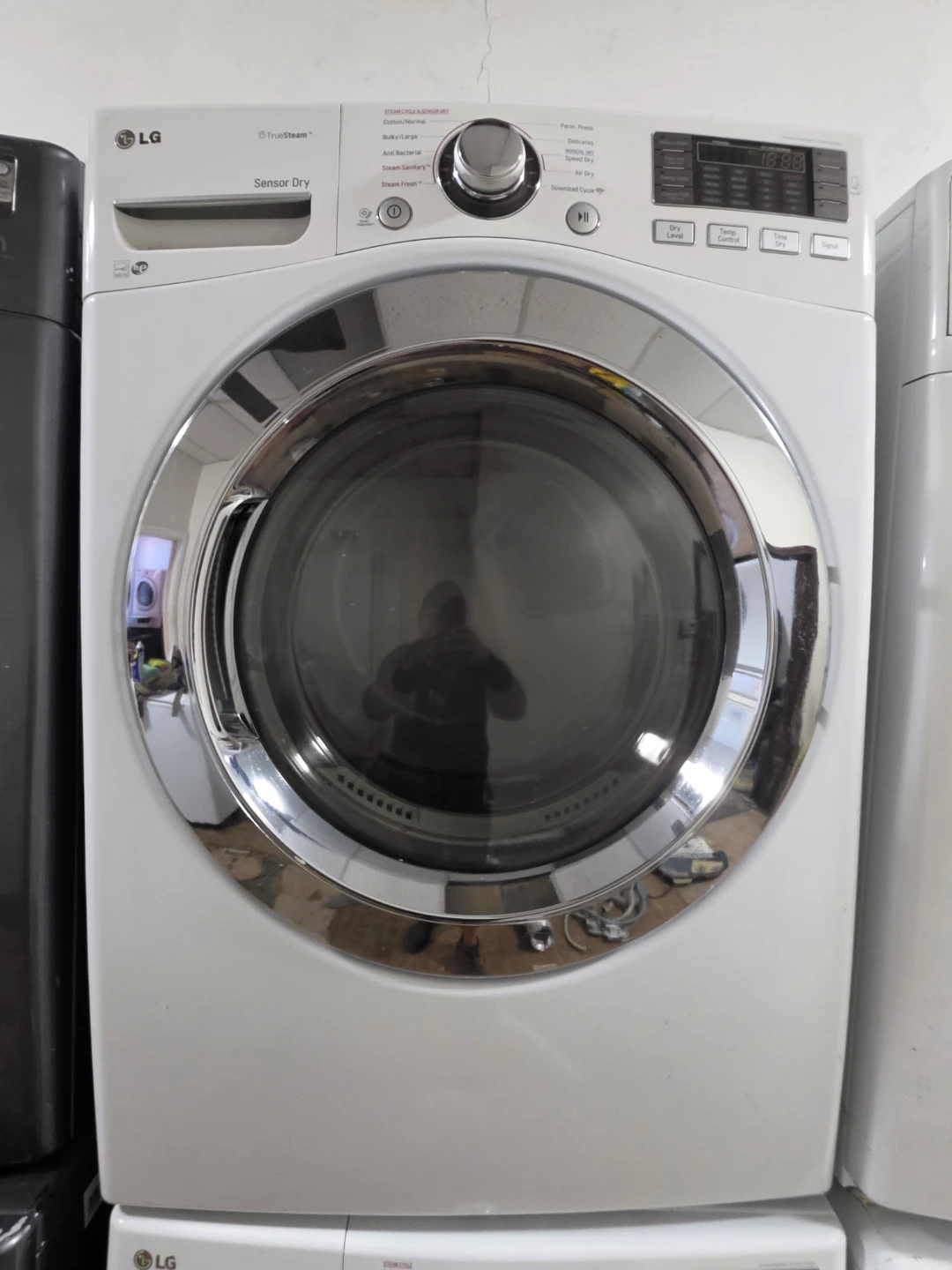LG Inverter Direct Drive Front Load Washer and Dryer - photo 4