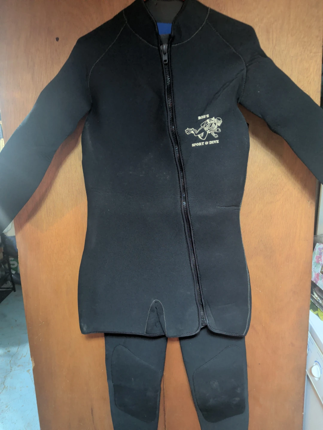 Bob's Sport & Dive Wetsuit Large