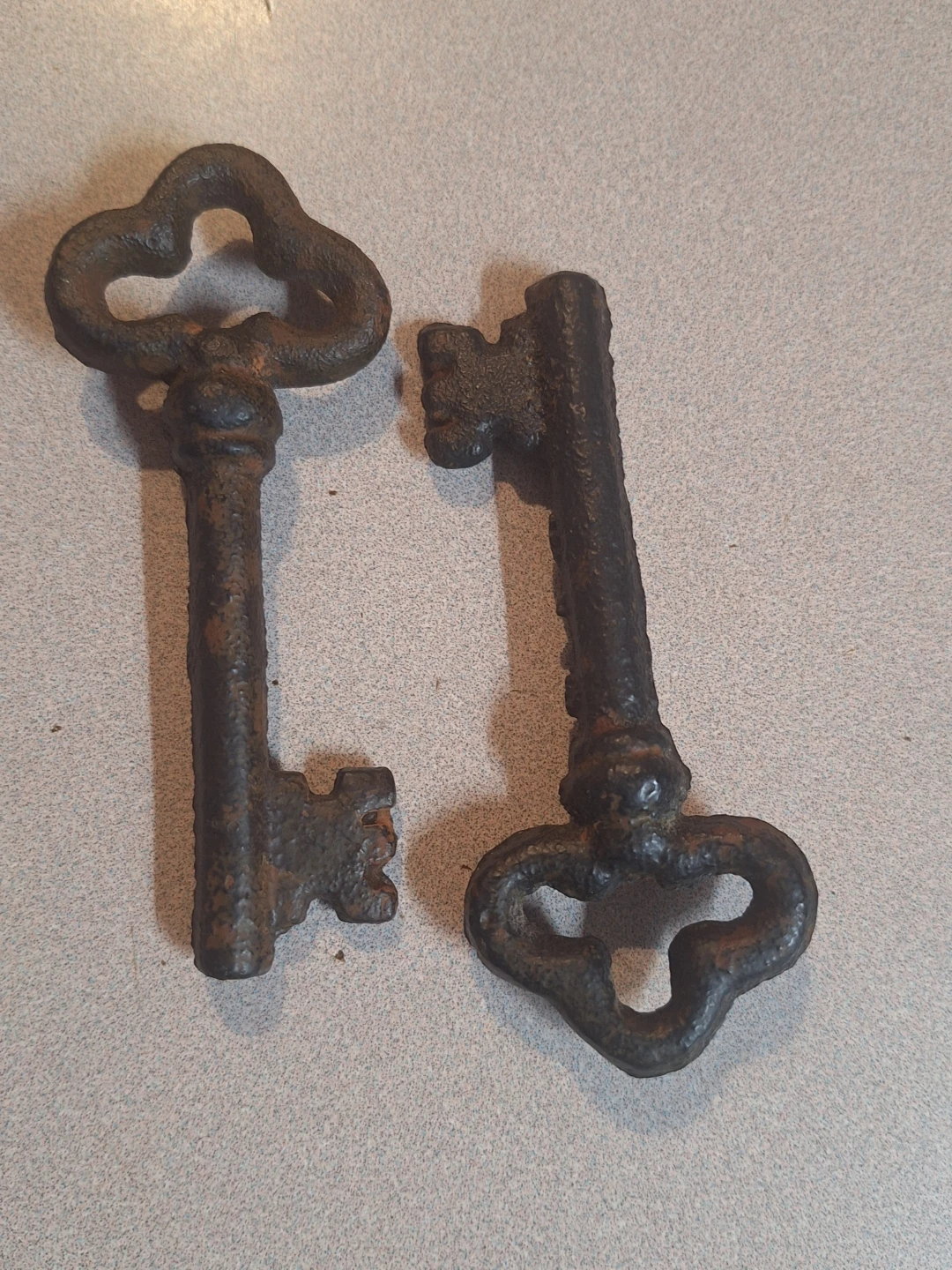 Two Vintage Style Cast Iron Skeleton Keys - photo 2