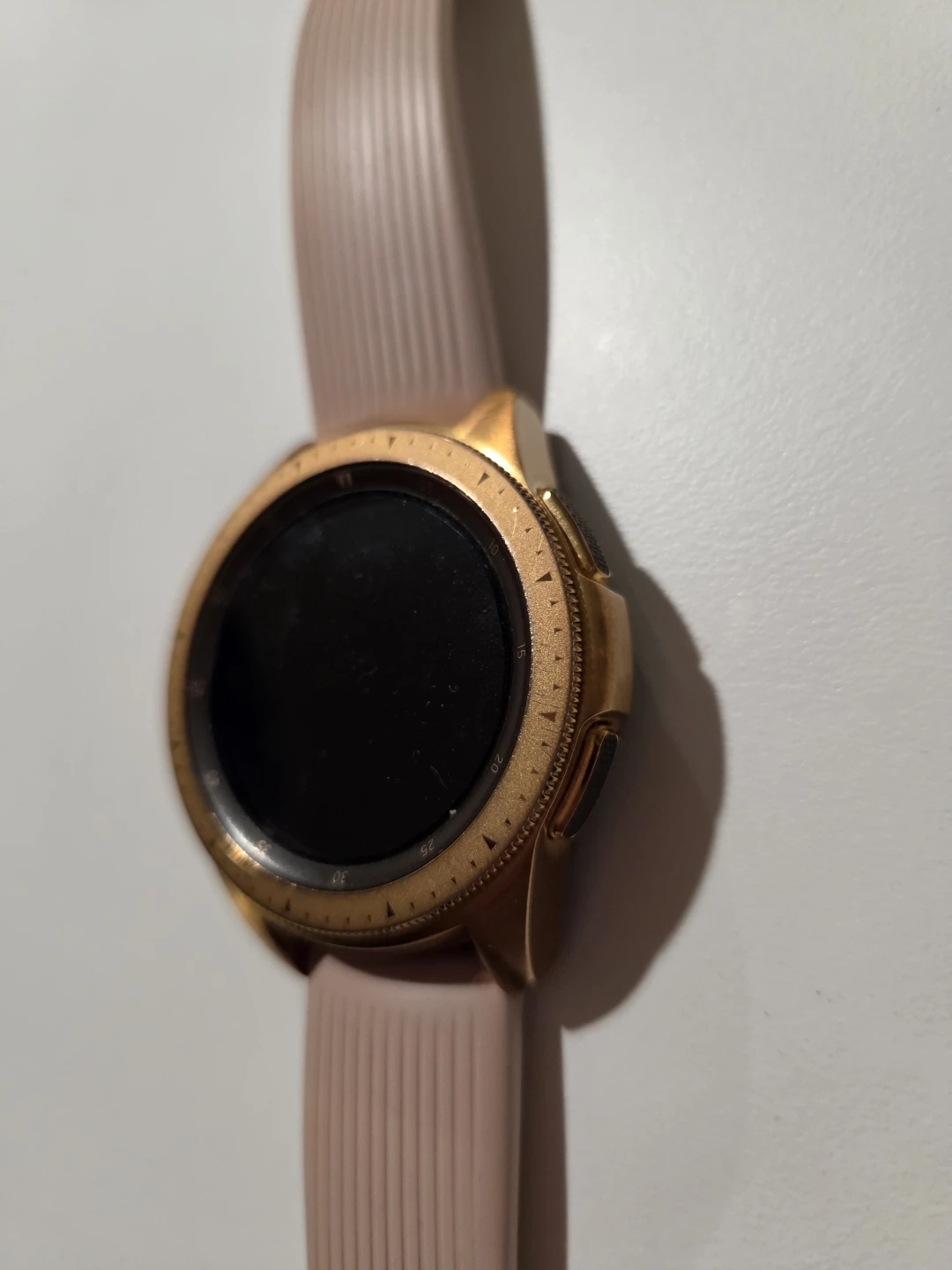 Samsung Galaxy Watch 42 mm in Rose Gold (SM-R810)