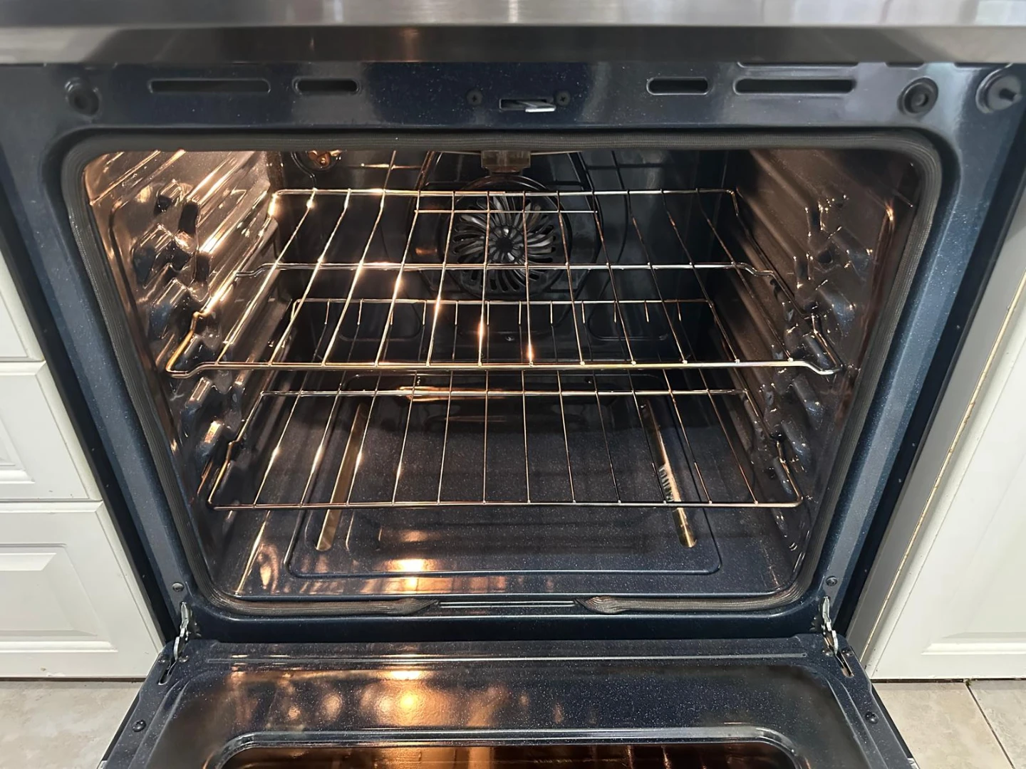 Samsung Gas Range with Air Fry - photo 3