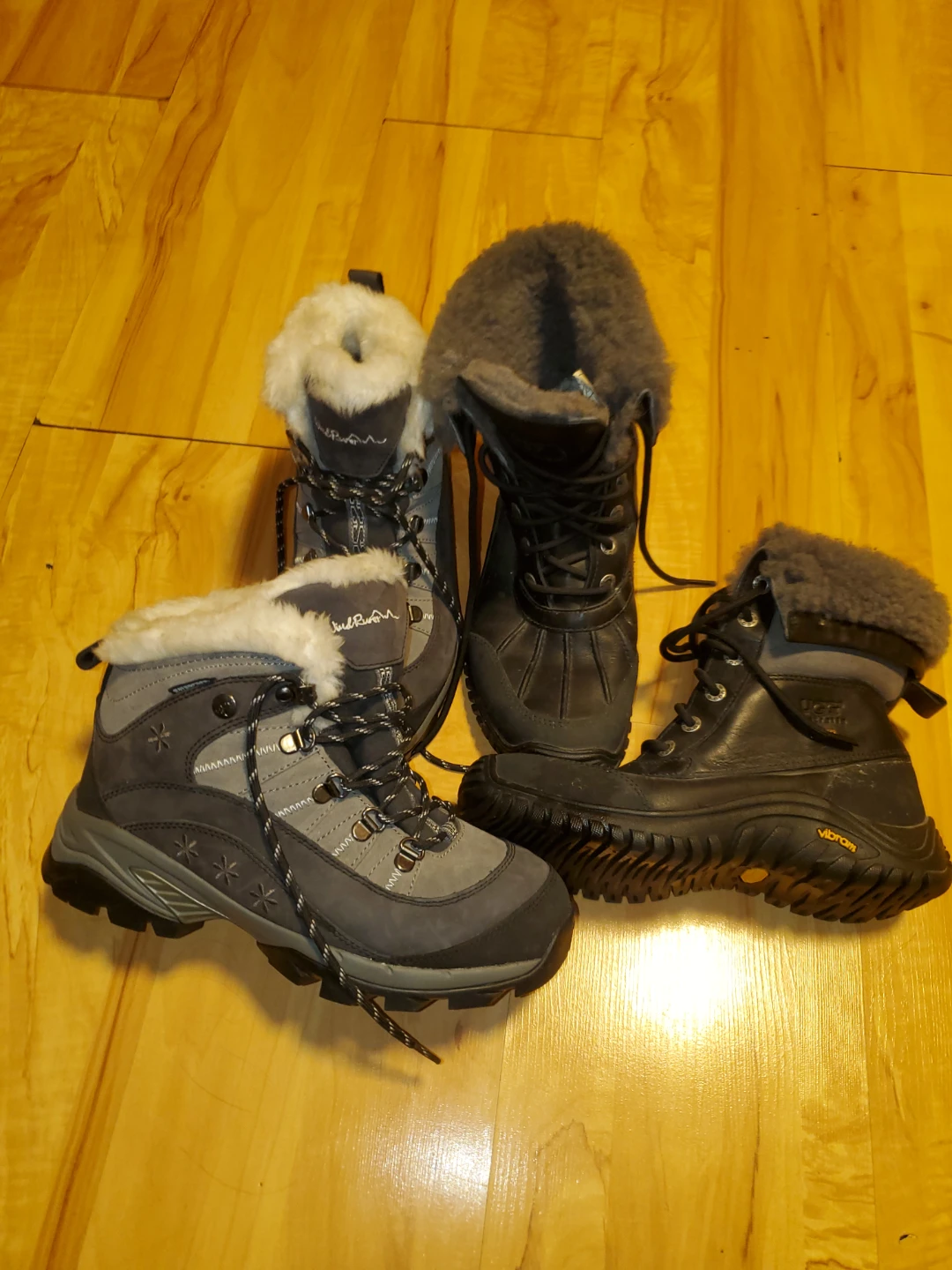 Two pairs of winter boots Windriver size 8.5 UGG size 7. - photo 4