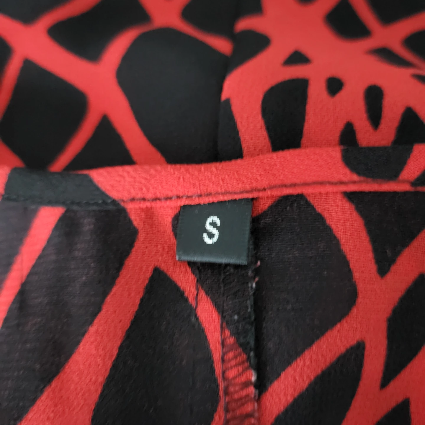 Red and Black Patterned Sleeveless Top - photo 5