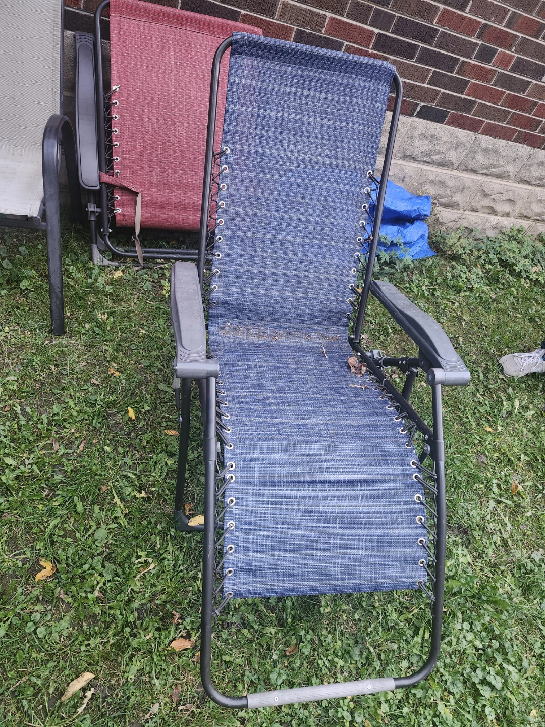 Free 2 Zero Gravity Reclining Chair