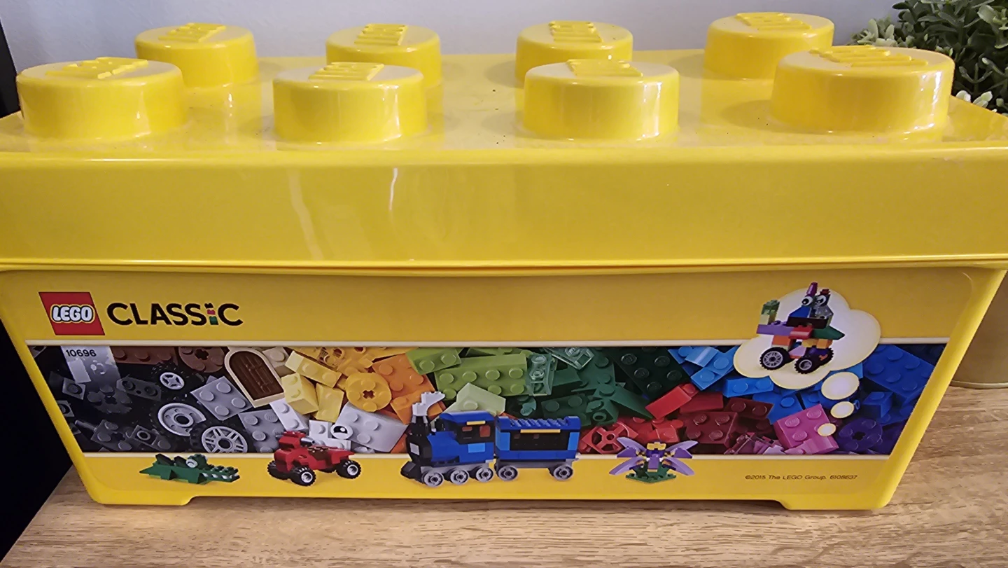 LEGO Classic Medium Creative Brick Box 10696