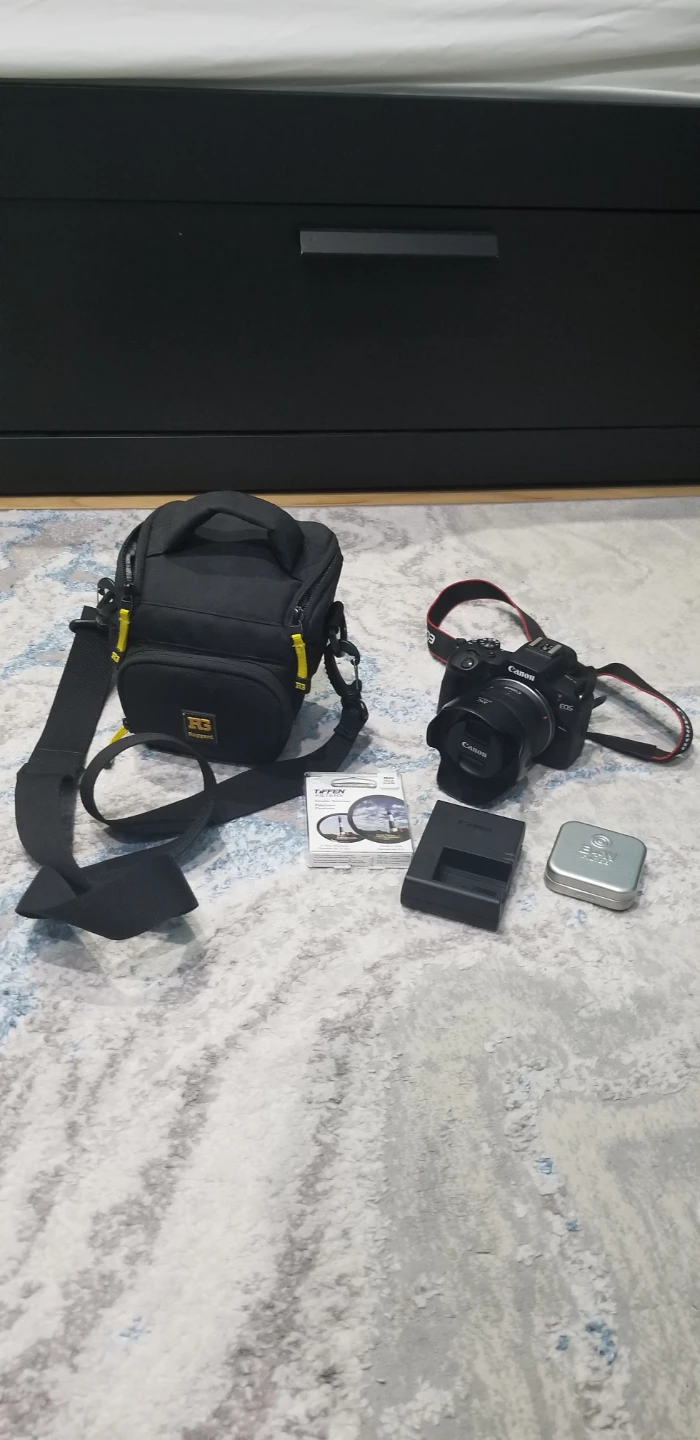 Canon EOS R100 Camera Bundle