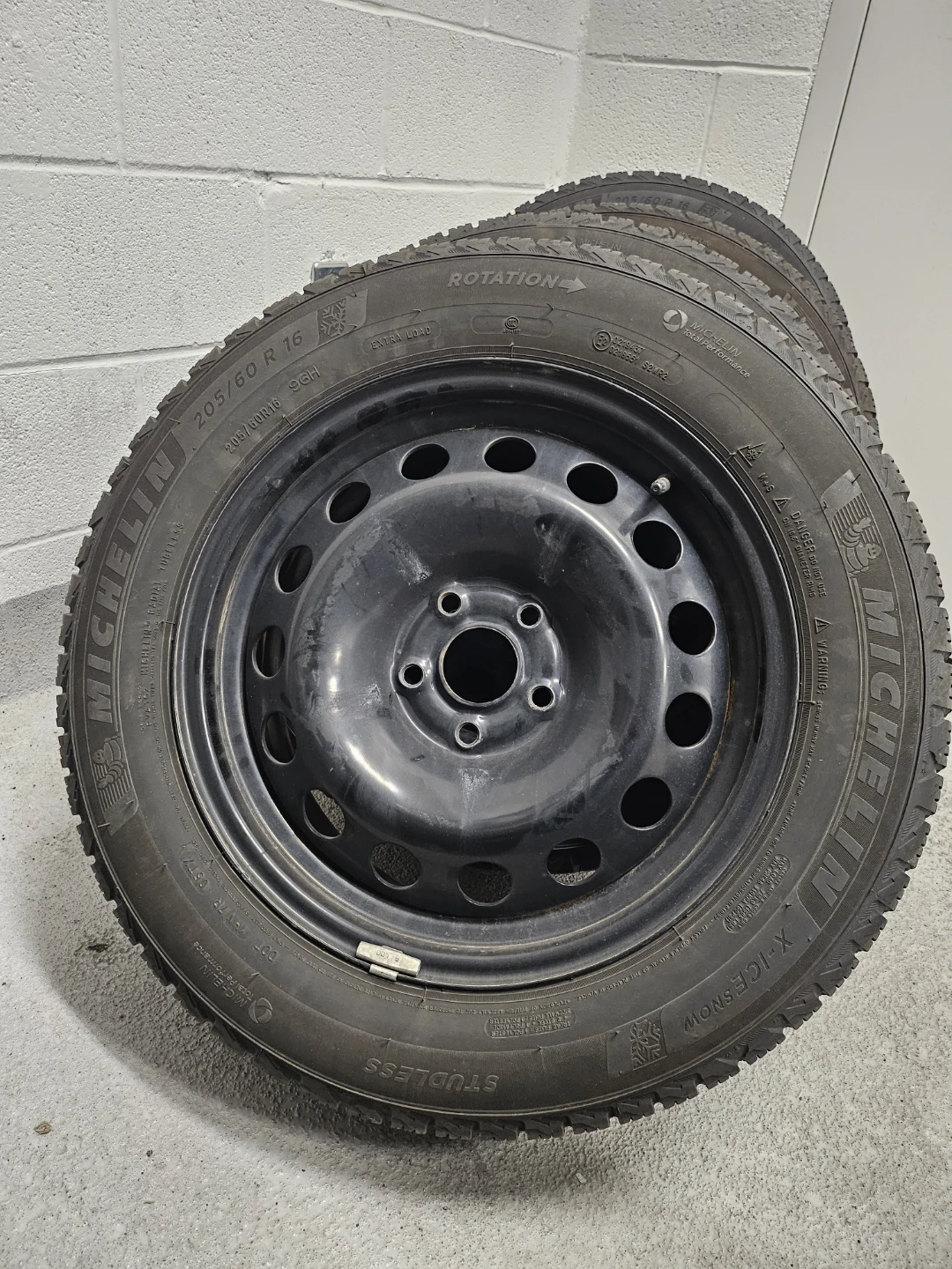 Set of 4 Michelin X-Ice Snow Tires with Rims