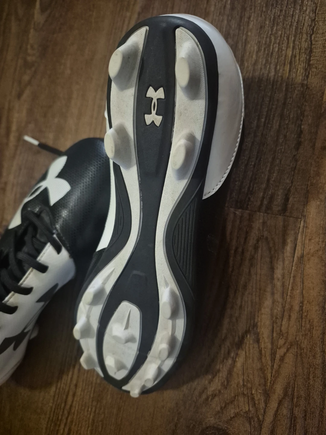 Under Armour Cleats - Size 6Y - photo 3