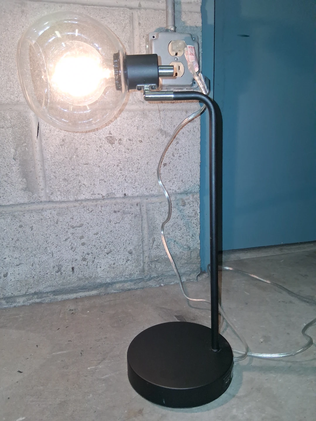 W.J. Glass Globe Table Lamp - photo 5