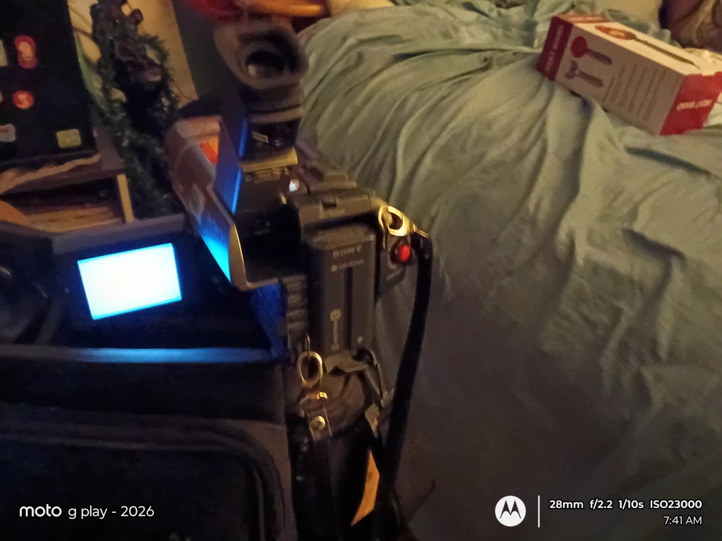 Sony Handycam Vision CCD-TRV67 Video Hi8 Camcorder - photo 4