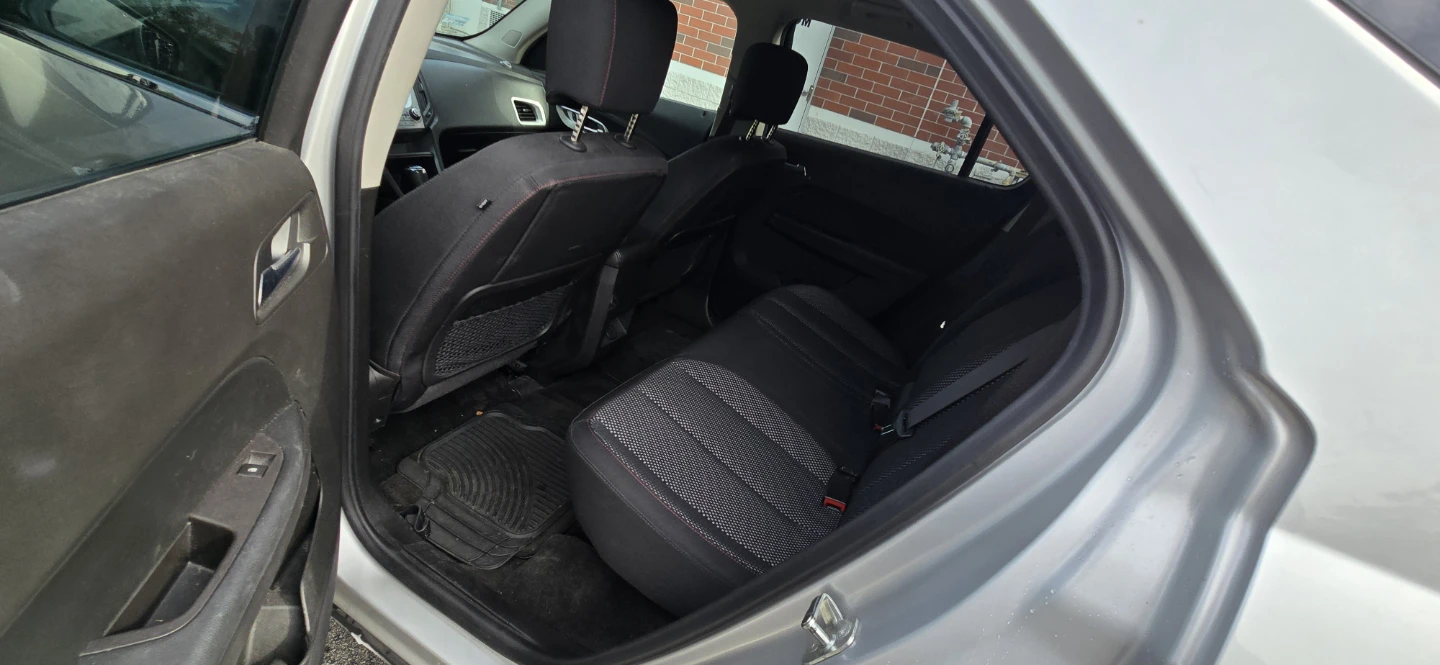 Silver Chevrolet Equinox SUV 2017 - photo 5